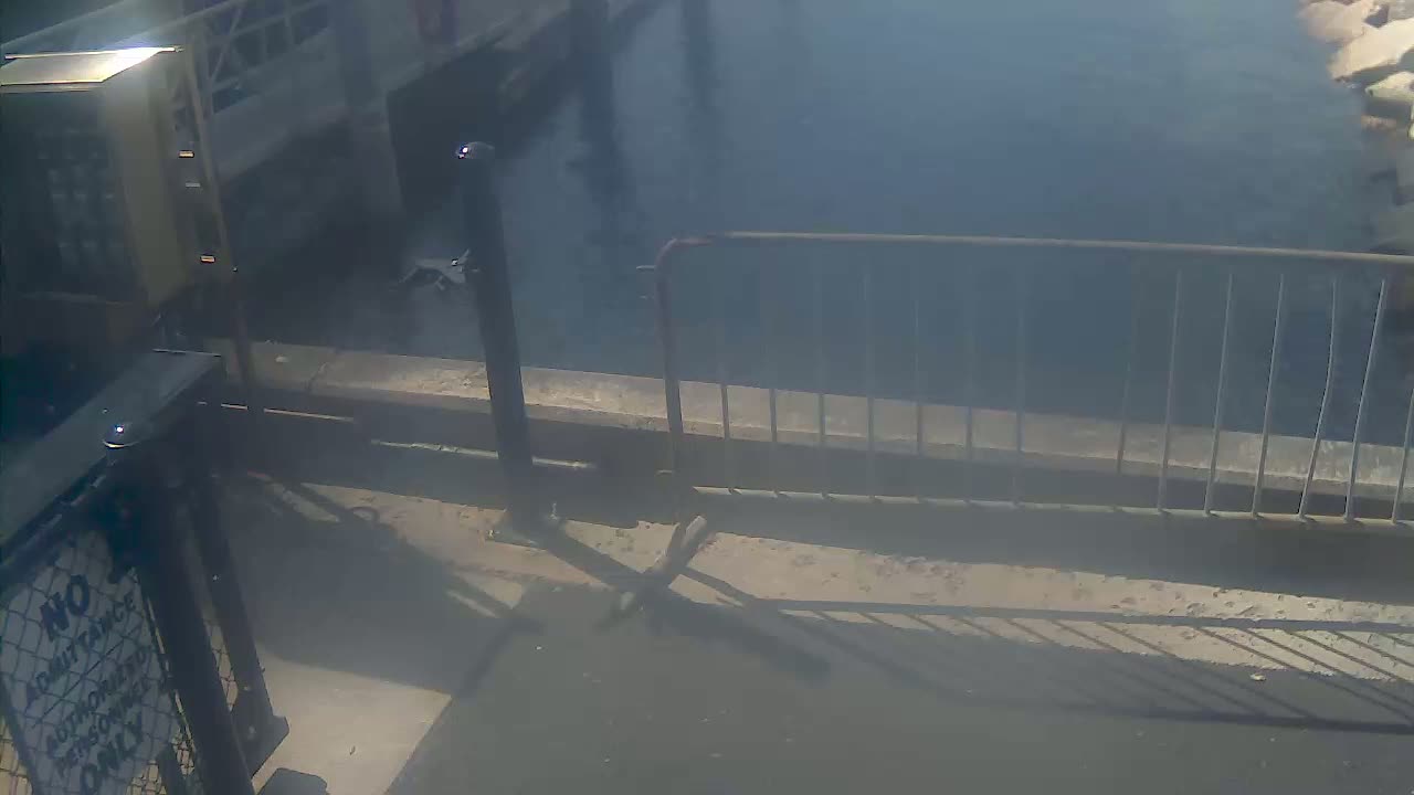 Bourne, Massachusetts Maritime Academy Pier Live Cam - Bourne, Barnstable, Massachusetts, USA