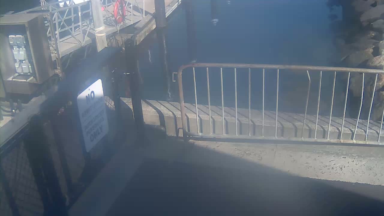 Bourne, Massachusetts Maritime Academy Pier Live Cam - Bourne, Barnstable, Massachusetts, USA