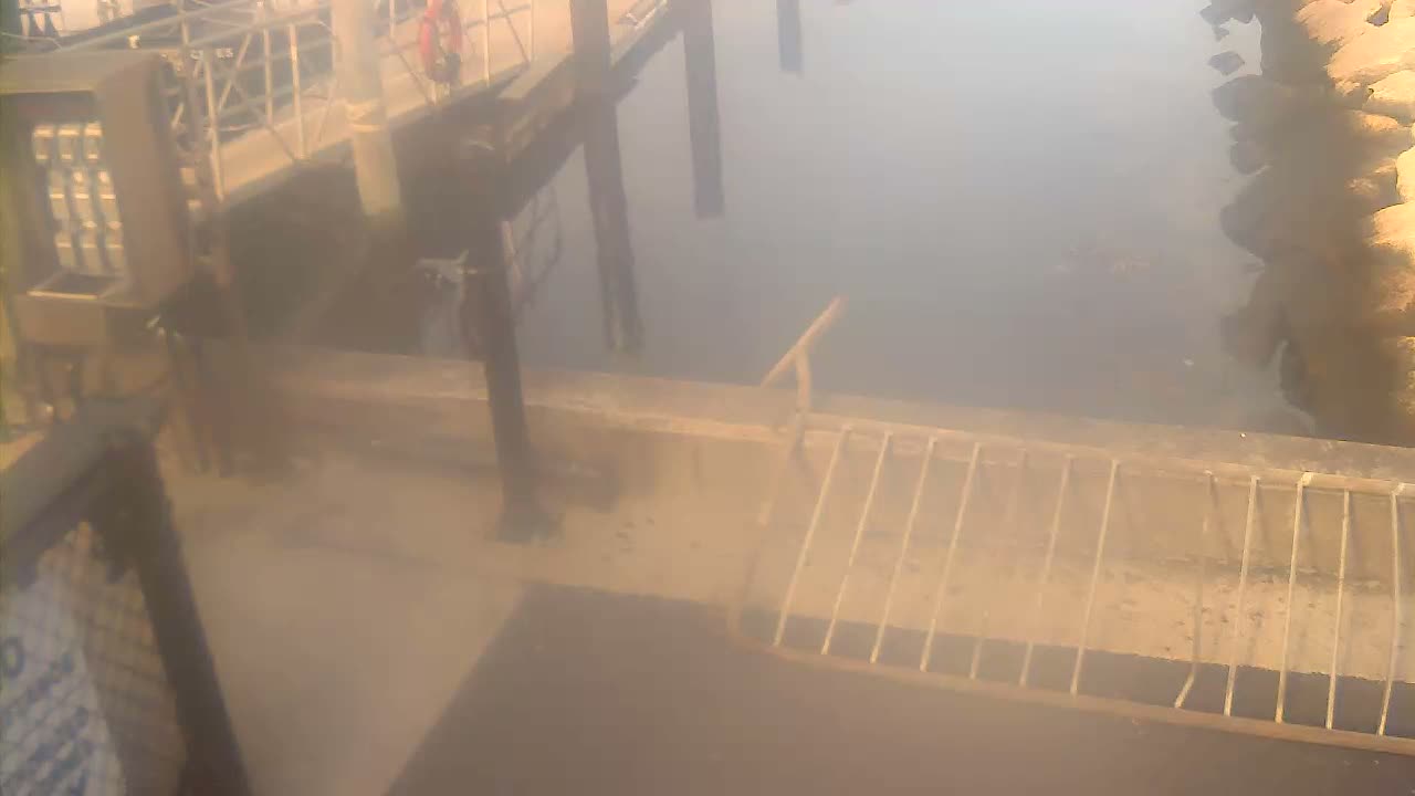Bourne, Massachusetts Maritime Academy Pier Live Cam - Bourne, Barnstable, Massachusetts, USA