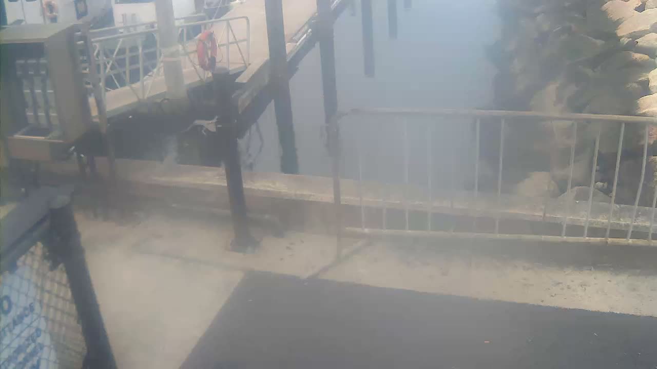 Bourne, Massachusetts Maritime Academy Pier Live Cam - Bourne, Barnstable, Massachusetts, USA