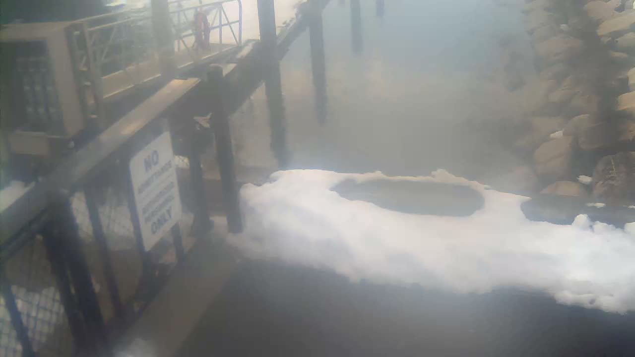 Bourne, Massachusetts Maritime Academy Pier Live Cam - Bourne, Barnstable, Massachusetts, USA