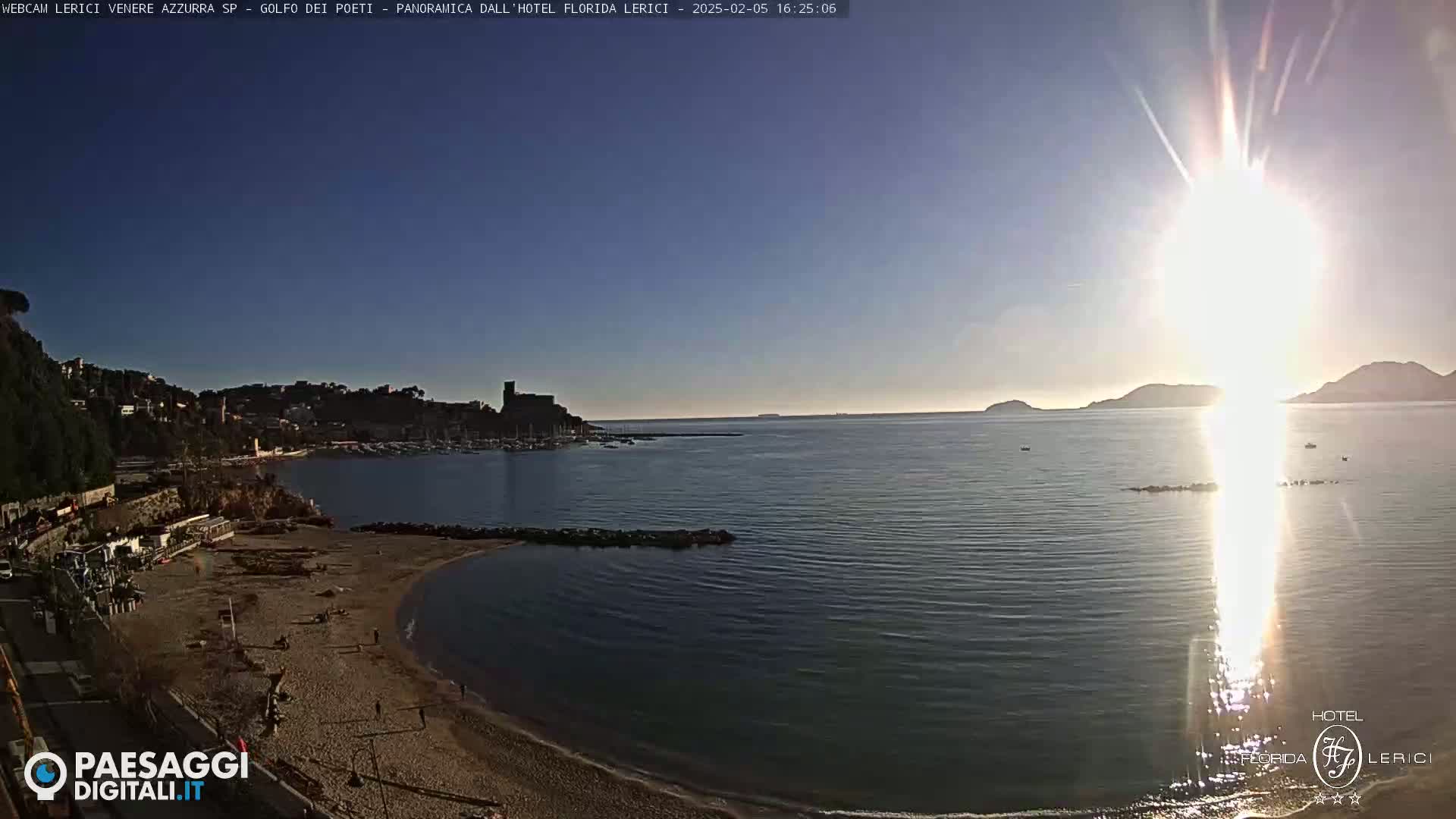  Lerici Venere Azzurra Beach Live Cam - La Spezia, Liguria, Italy