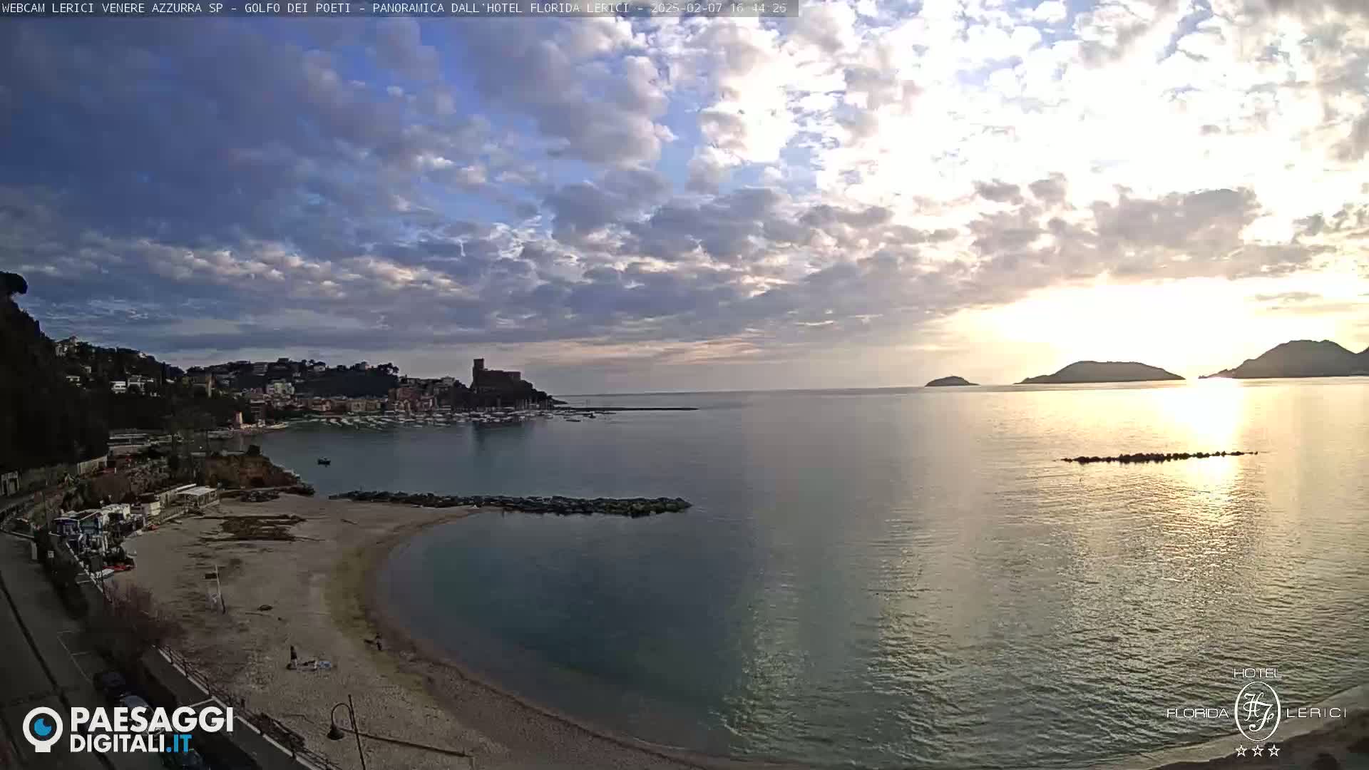  Lerici Venere Azzurra Beach Live Cam - La Spezia, Liguria, Italy