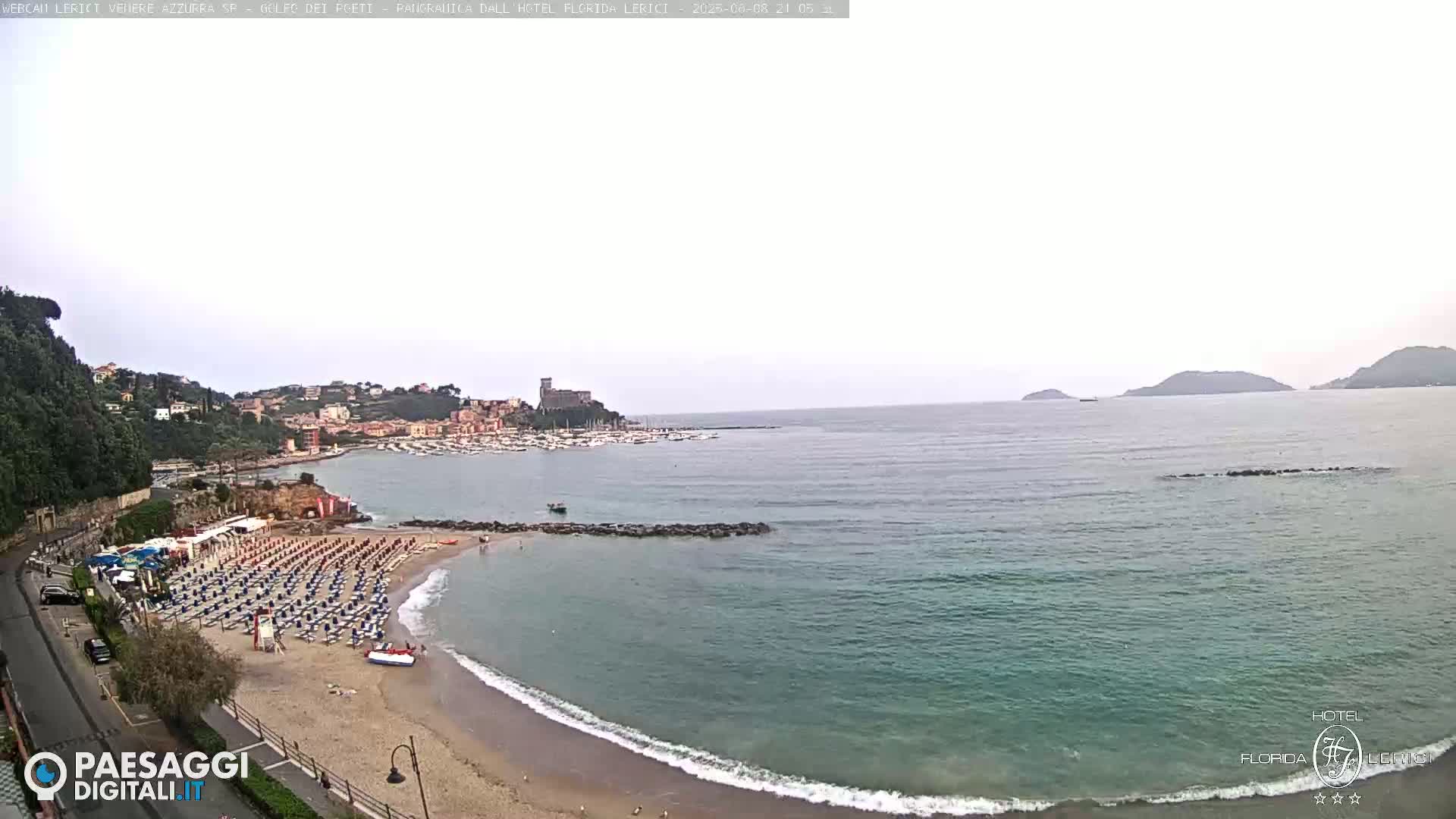  Lerici Venere Azzurra Beach Live Cam - La Spezia, Liguria, Italy