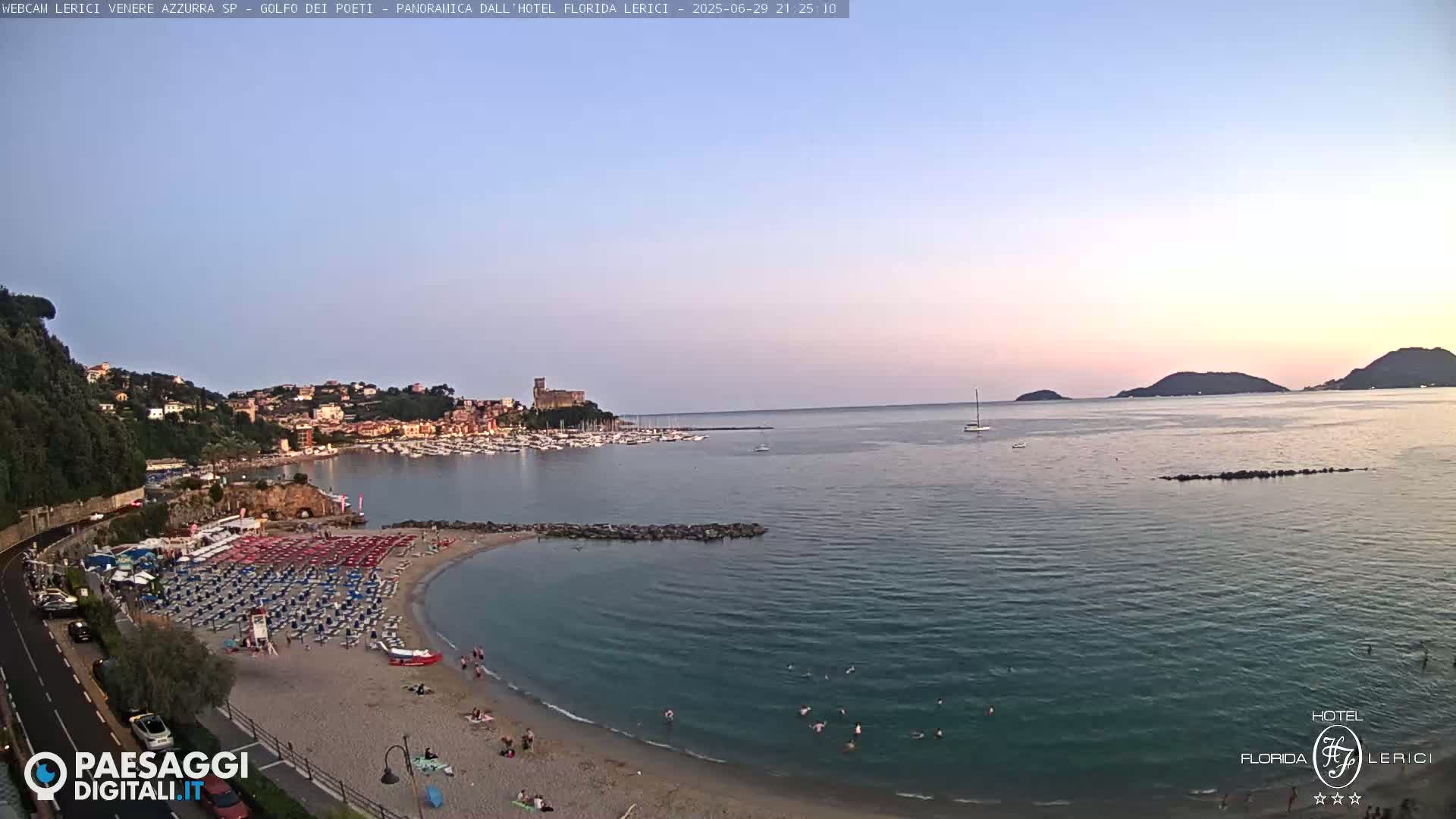  Lerici Venere Azzurra Beach Live Cam - La Spezia, Liguria, Italy
