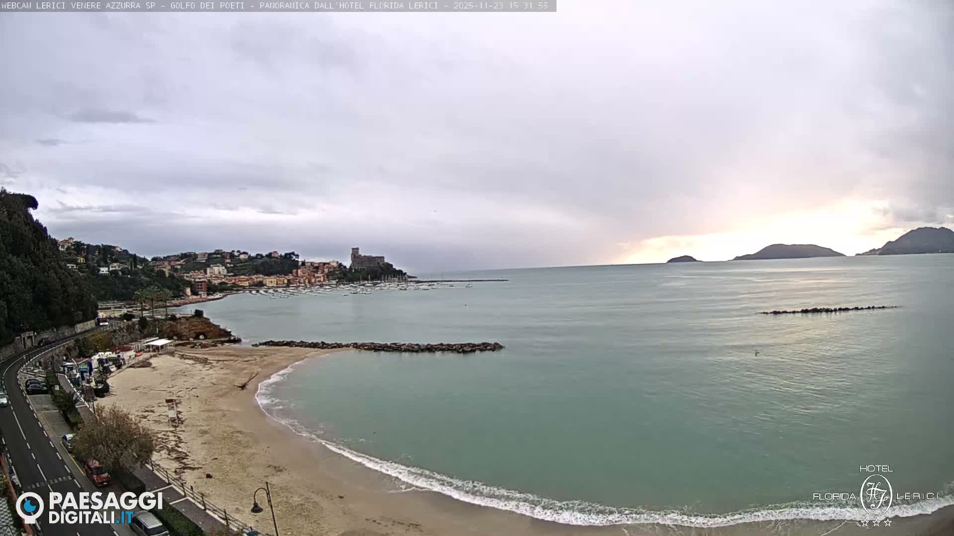  Lerici Venere Azzurra Beach Live Cam - La Spezia, Liguria, Italy
