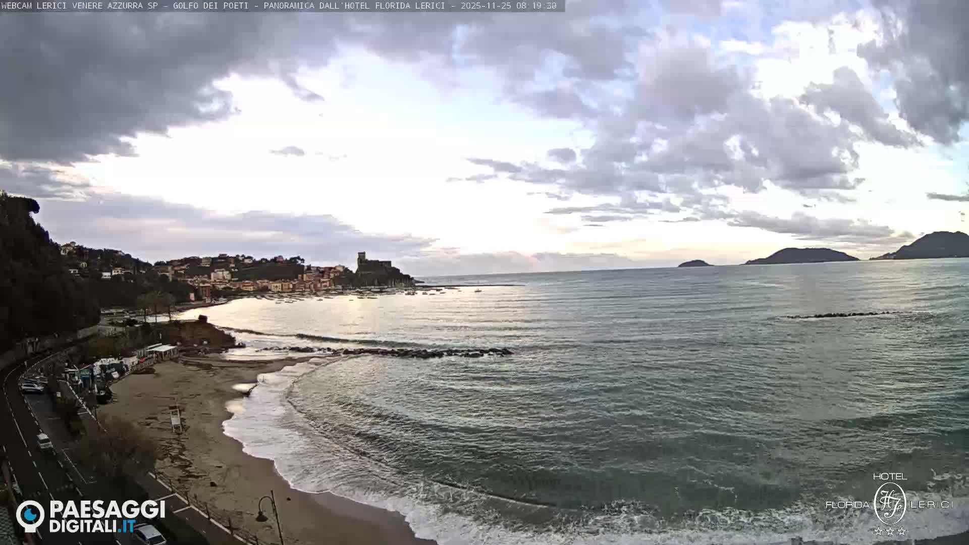  Lerici Venere Azzurra Beach Live Cam - La Spezia, Liguria, Italy