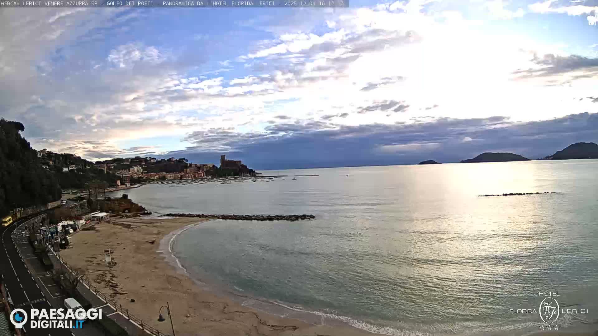  Lerici Venere Azzurra Beach Live Cam - La Spezia, Liguria, Italy