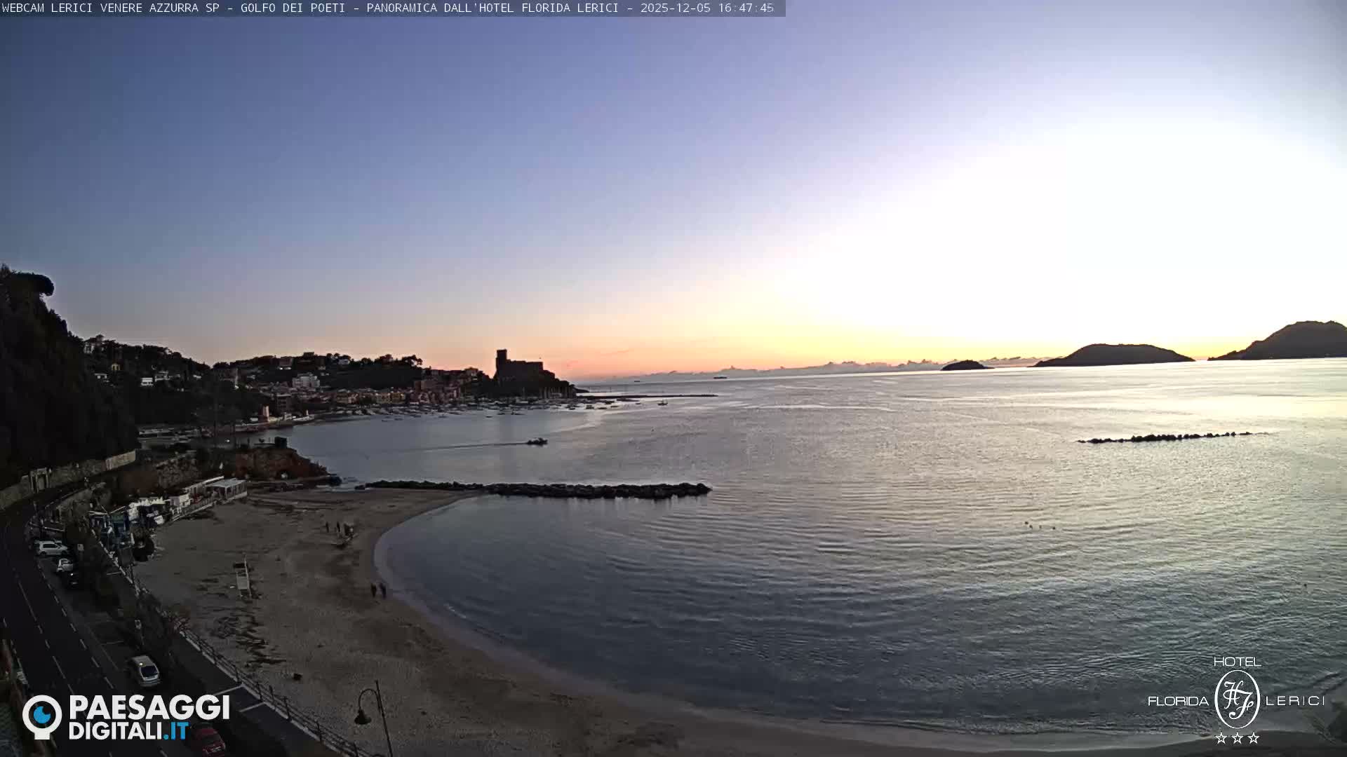  Lerici Venere Azzurra Beach Live Cam - La Spezia, Liguria, Italy
