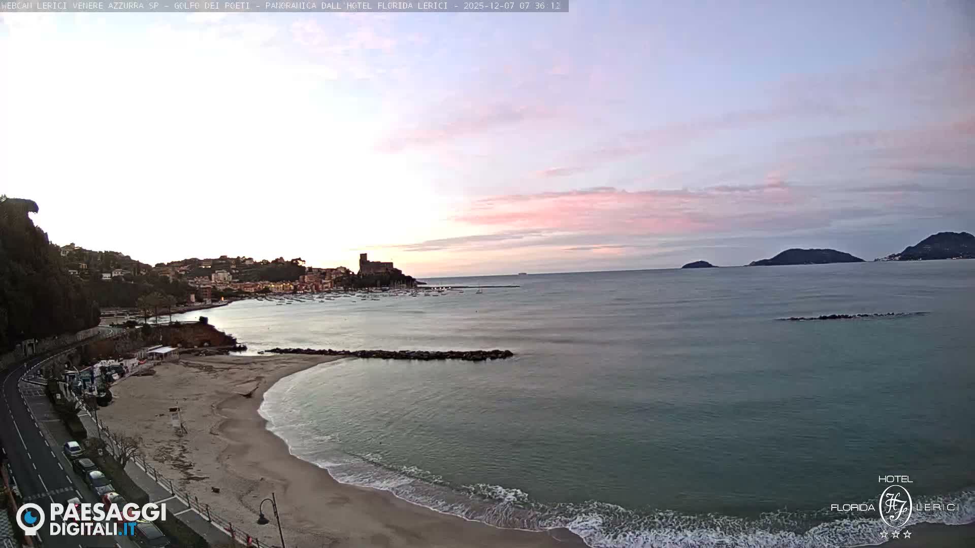 Lerici Venere Azzurra Beach Live Cam - La Spezia, Liguria, Italy