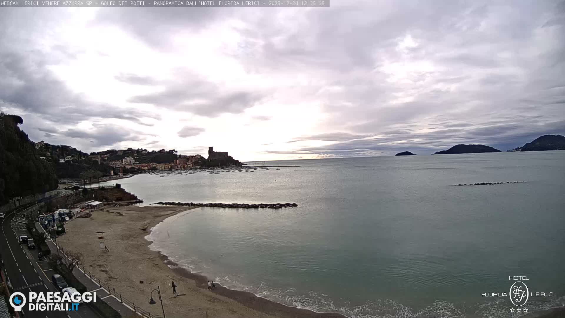  Lerici Venere Azzurra Beach Live Cam - La Spezia, Liguria, Italy