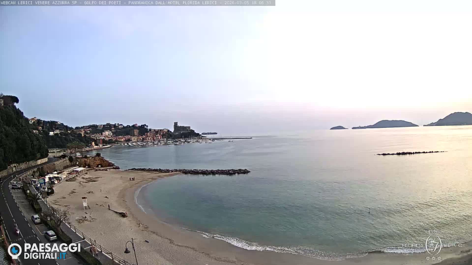  Lerici Venere Azzurra Beach Live Cam - La Spezia, Liguria, Italy