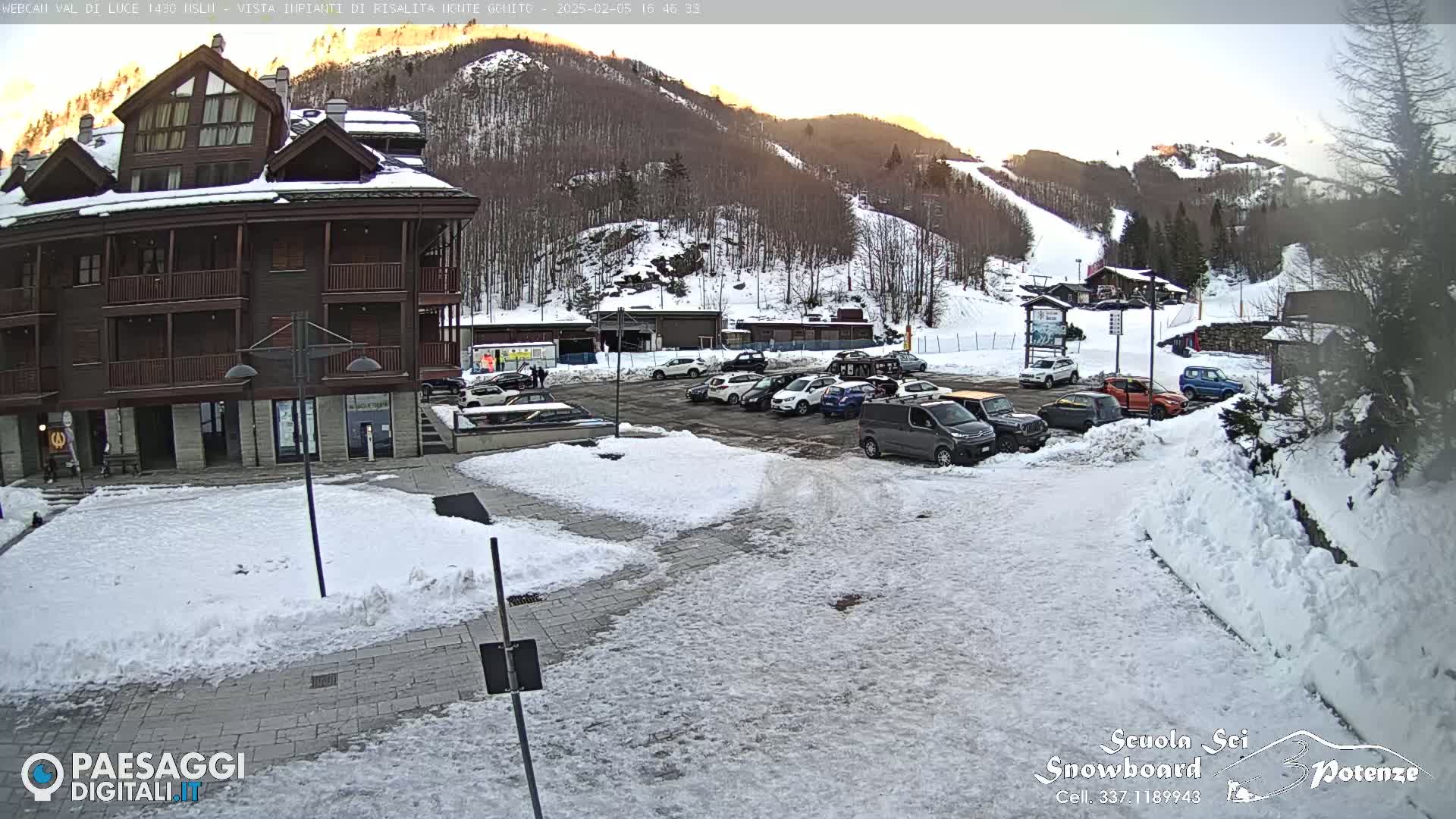  Abetone, Val di Luce Ski Lift Live Cam - Pistoia, Tuscany, Italy