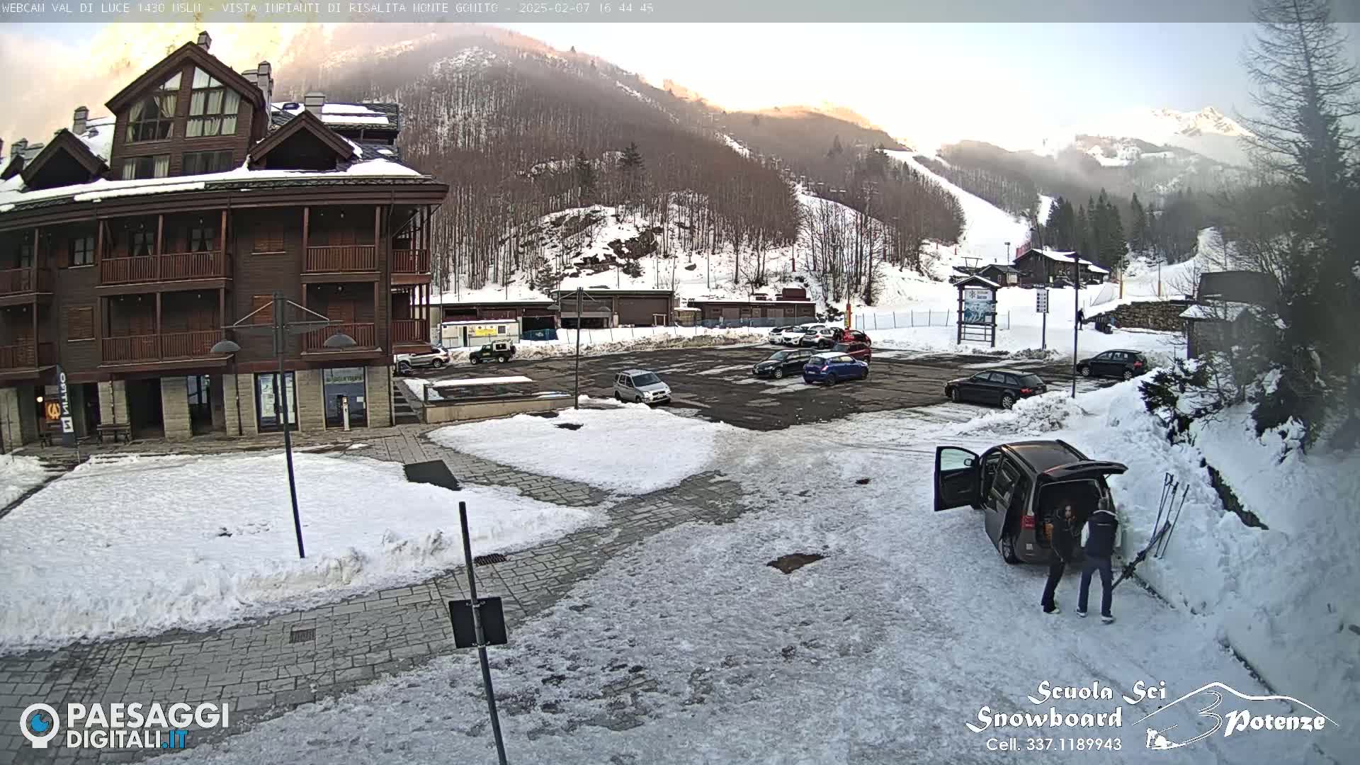  Abetone, Val di Luce Ski Lift Live Cam - Pistoia, Tuscany, Italy