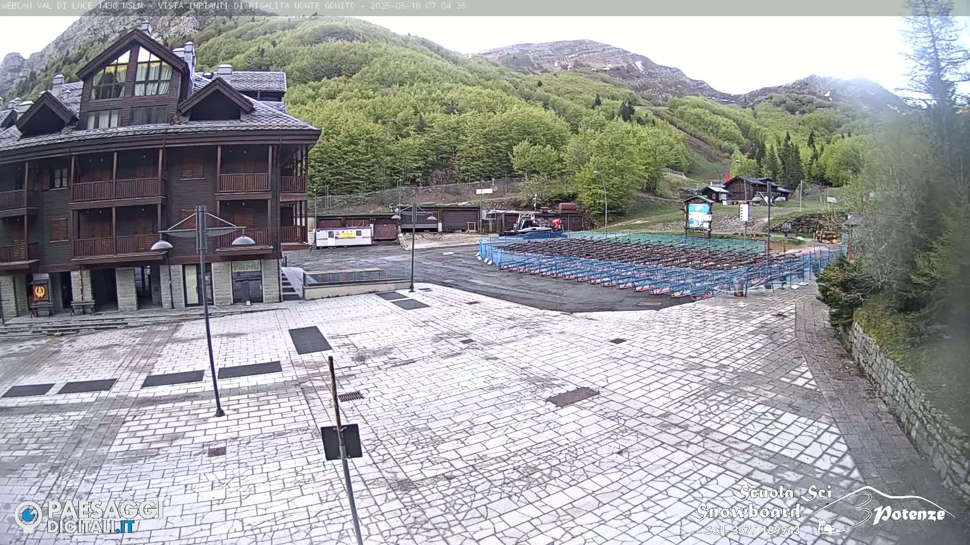  Abetone, Val di Luce Ski Lift Live Cam - Pistoia, Tuscany, Italy