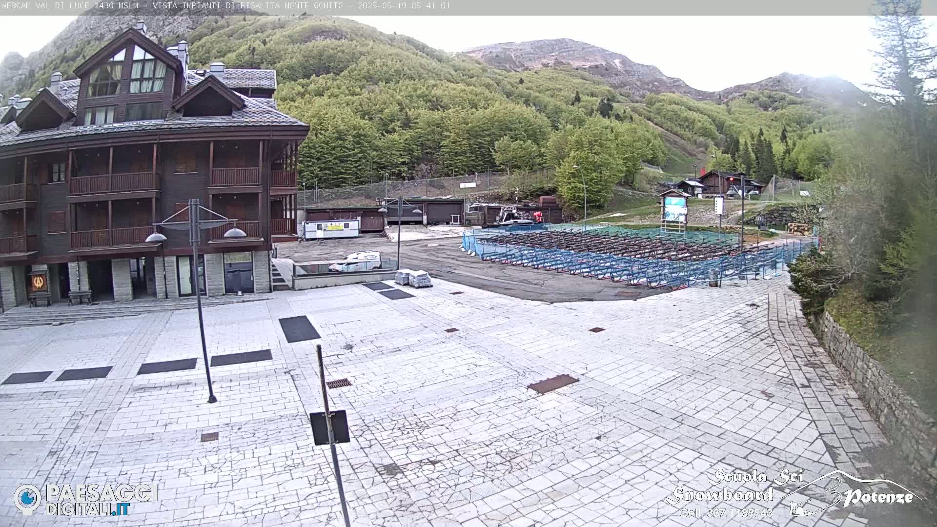 Abetone, Val di Luce Ski Lift Live Cam - Pistoia, Tuscany, Italy