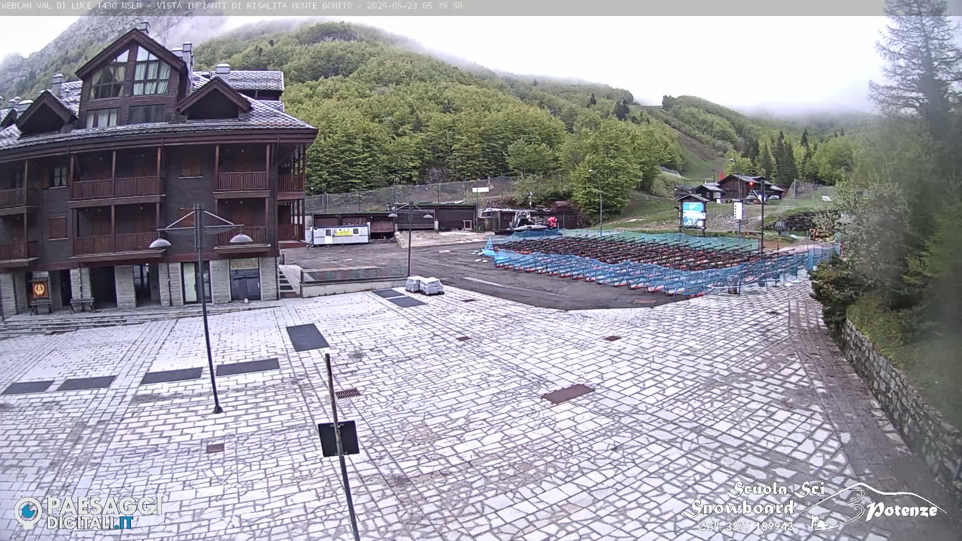  Abetone, Val di Luce Ski Lift Live Cam - Pistoia, Tuscany, Italy