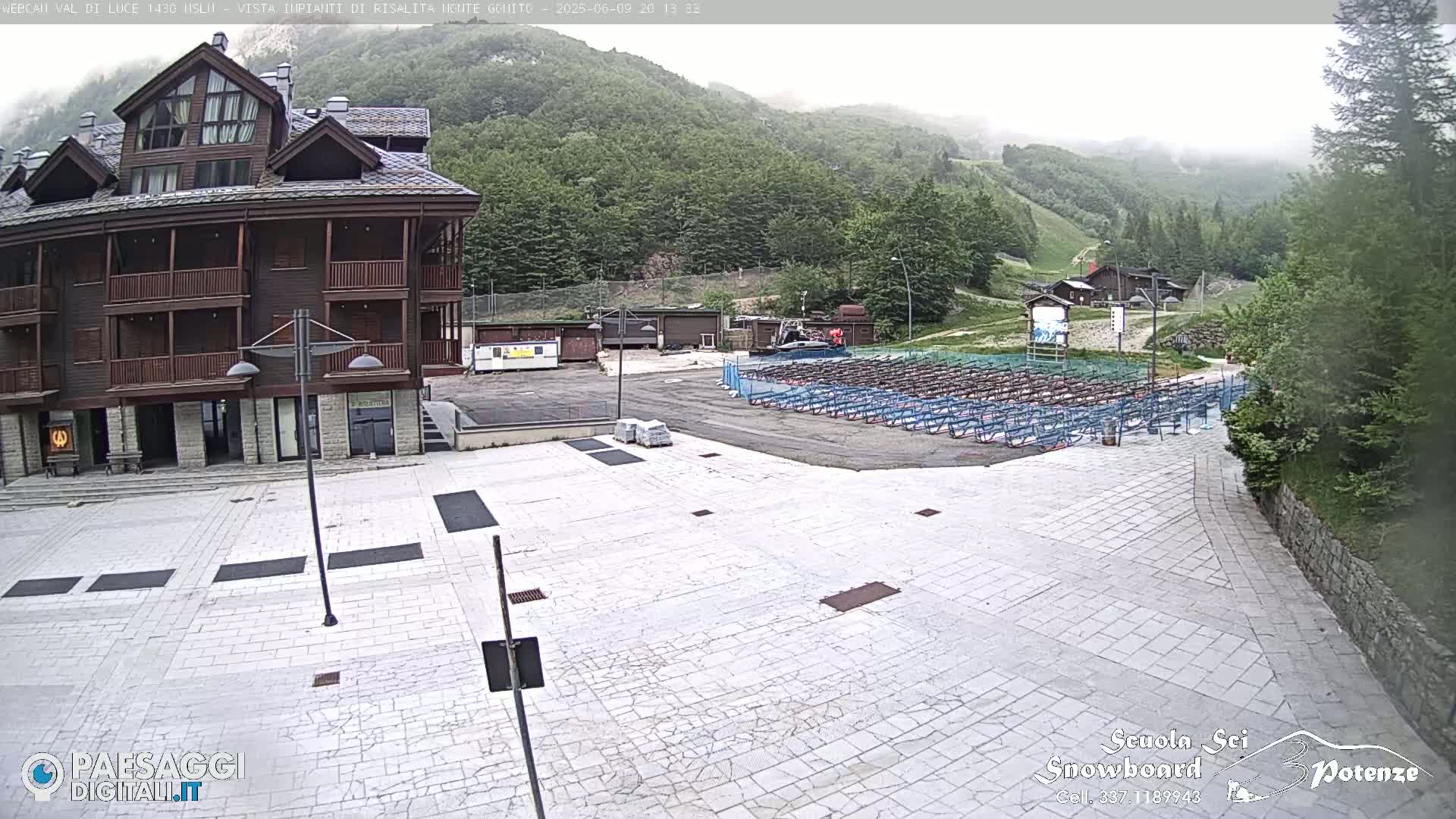  Abetone, Val di Luce Ski Lift Live Cam - Pistoia, Tuscany, Italy
