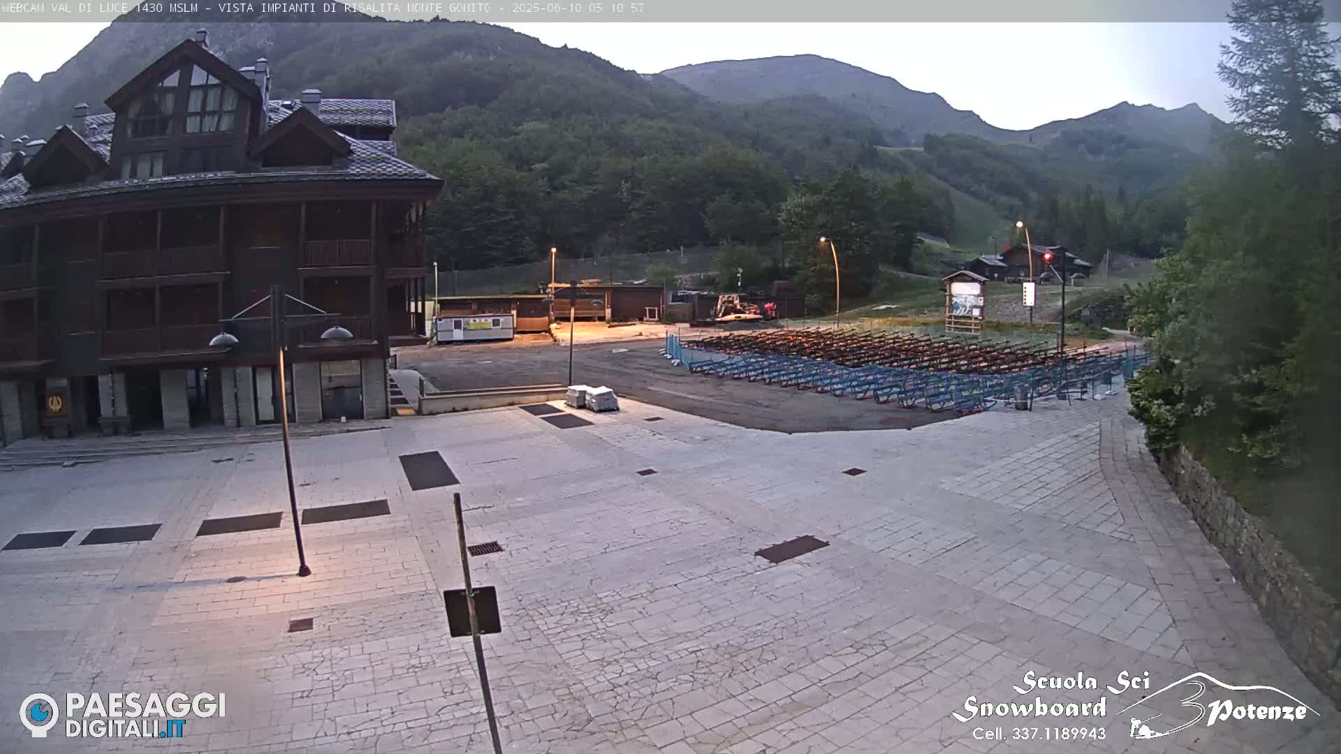  Abetone, Val di Luce Ski Lift Live Cam - Pistoia, Tuscany, Italy
