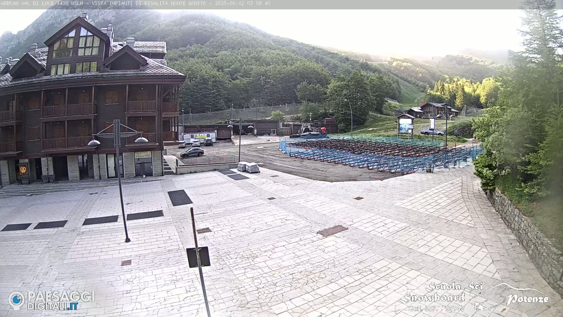  Abetone, Val di Luce Ski Lift Live Cam - Pistoia, Tuscany, Italy