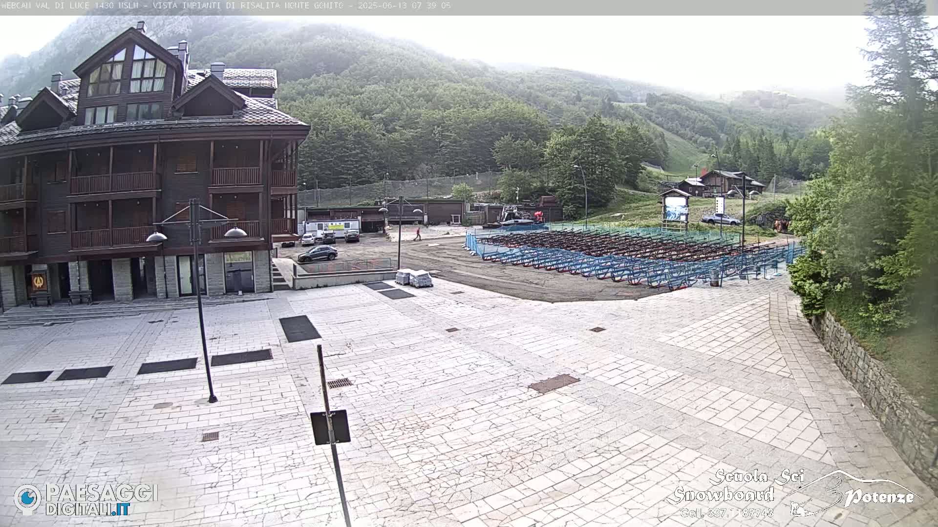 Abetone, Val di Luce Ski Lift Live Cam - Pistoia, Tuscany, Italy