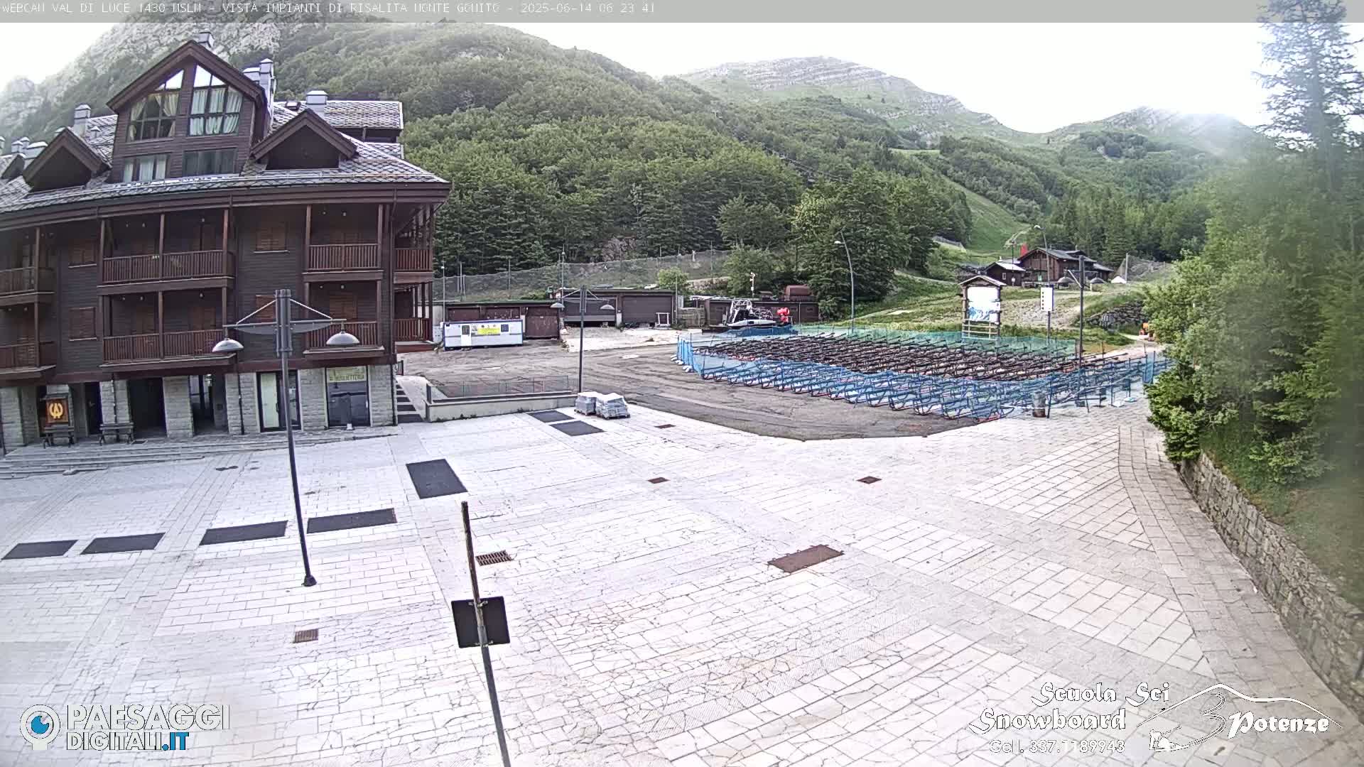  Abetone, Val di Luce Ski Lift Live Cam - Pistoia, Tuscany, Italy