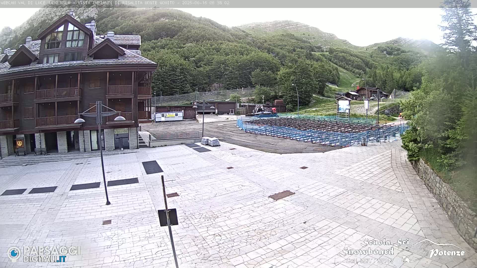  Abetone, Val di Luce Ski Lift Live Cam - Pistoia, Tuscany, Italy