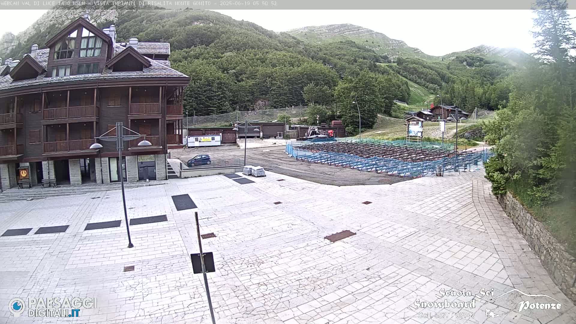  Abetone, Val di Luce Ski Lift Live Cam - Pistoia, Tuscany, Italy