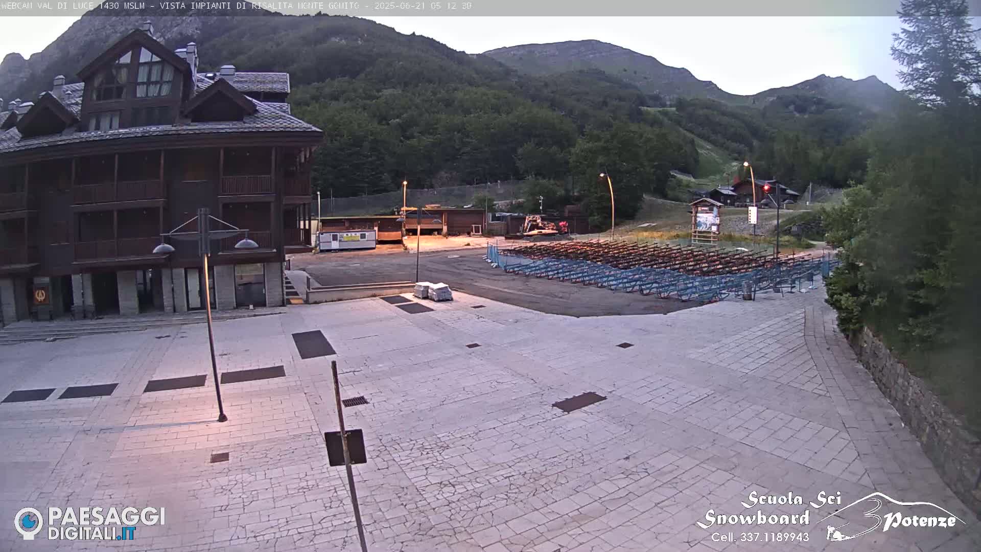  Abetone, Val di Luce Ski Lift Live Cam - Pistoia, Tuscany, Italy