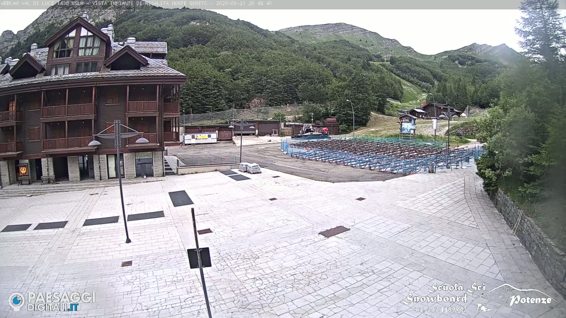  Abetone, Val di Luce Ski Lift Live Cam - Pistoia, Tuscany, Italy