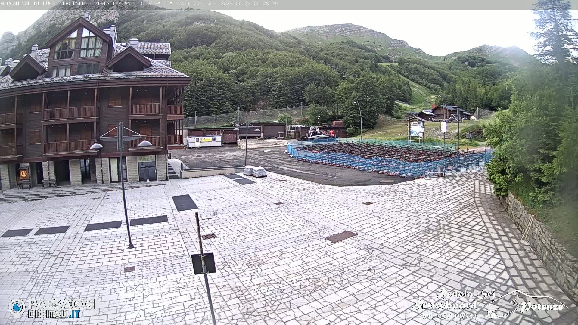  Abetone, Val di Luce Ski Lift Live Cam - Pistoia, Tuscany, Italy