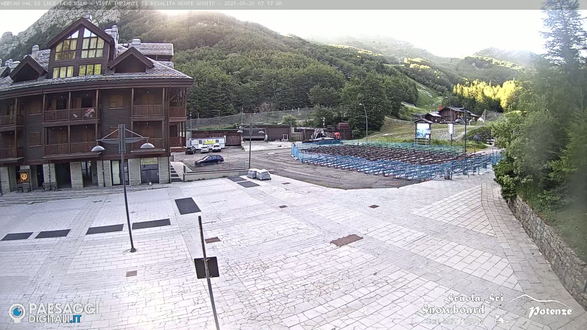  Abetone, Val di Luce Ski Lift Live Cam - Pistoia, Tuscany, Italy