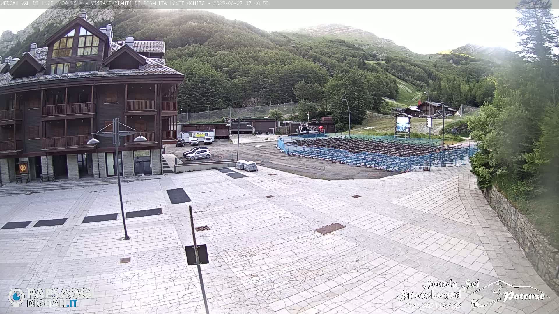  Abetone, Val di Luce Ski Lift Live Cam - Pistoia, Tuscany, Italy
