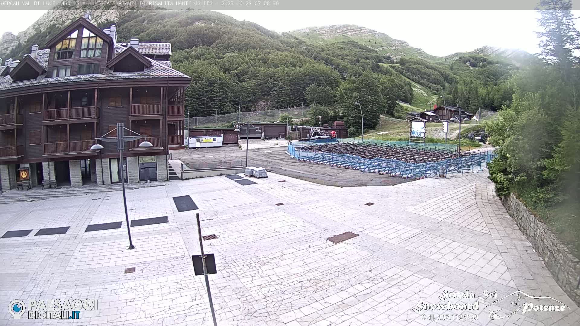  Abetone, Val di Luce Ski Lift Live Cam - Pistoia, Tuscany, Italy