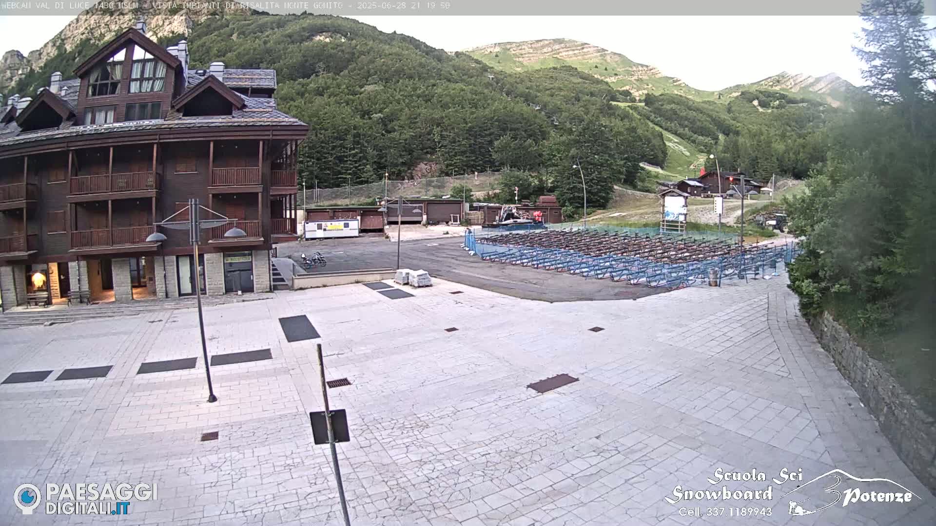  Abetone, Val di Luce Ski Lift Live Cam - Pistoia, Tuscany, Italy