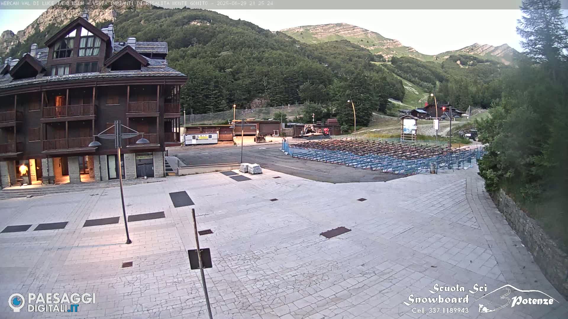  Abetone, Val di Luce Ski Lift Live Cam - Pistoia, Tuscany, Italy