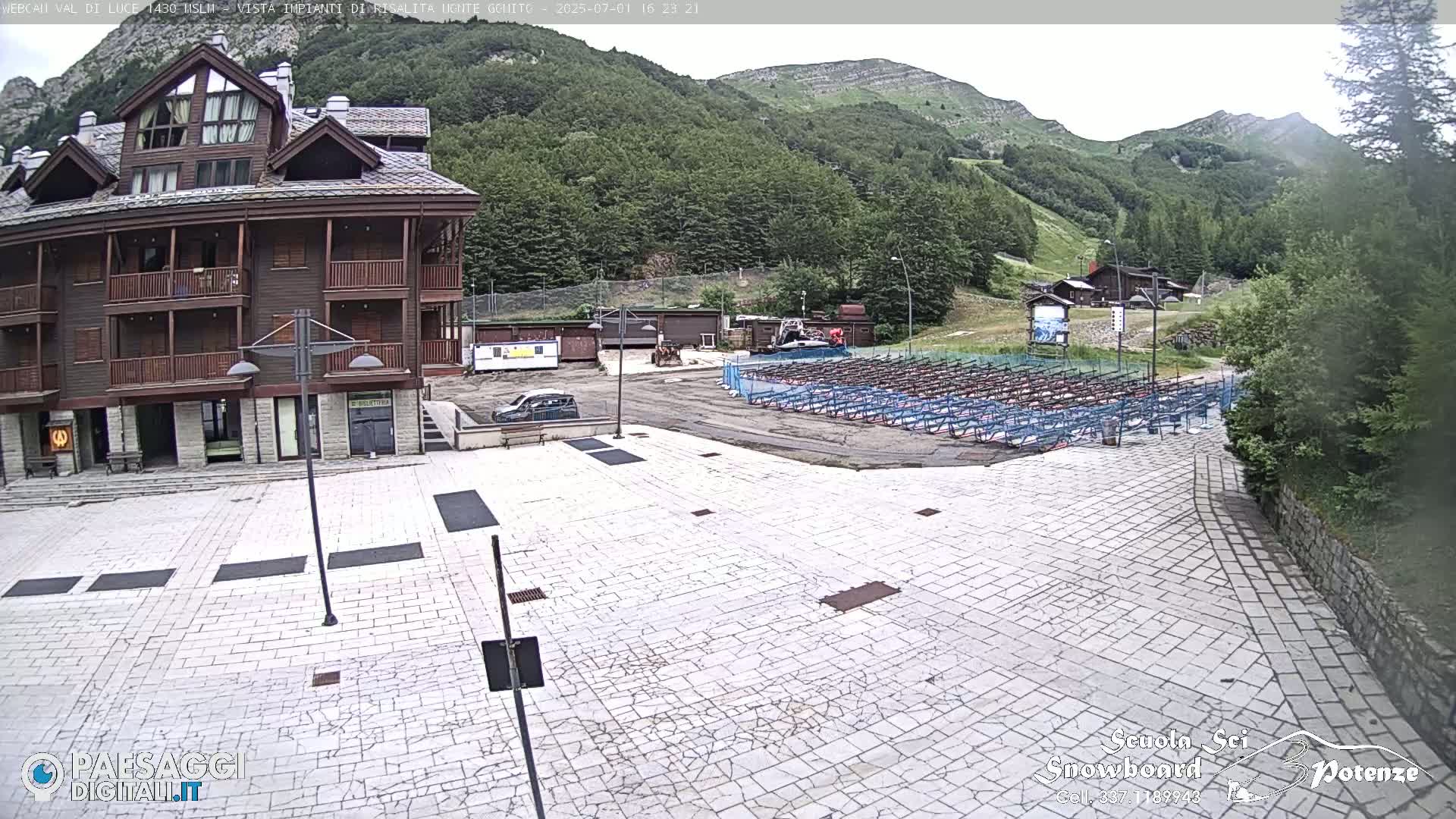  Abetone, Val di Luce Ski Lift Live Cam - Pistoia, Tuscany, Italy