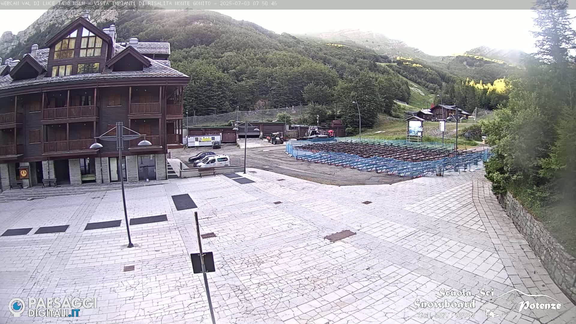  Abetone, Val di Luce Ski Lift Live Cam - Pistoia, Tuscany, Italy