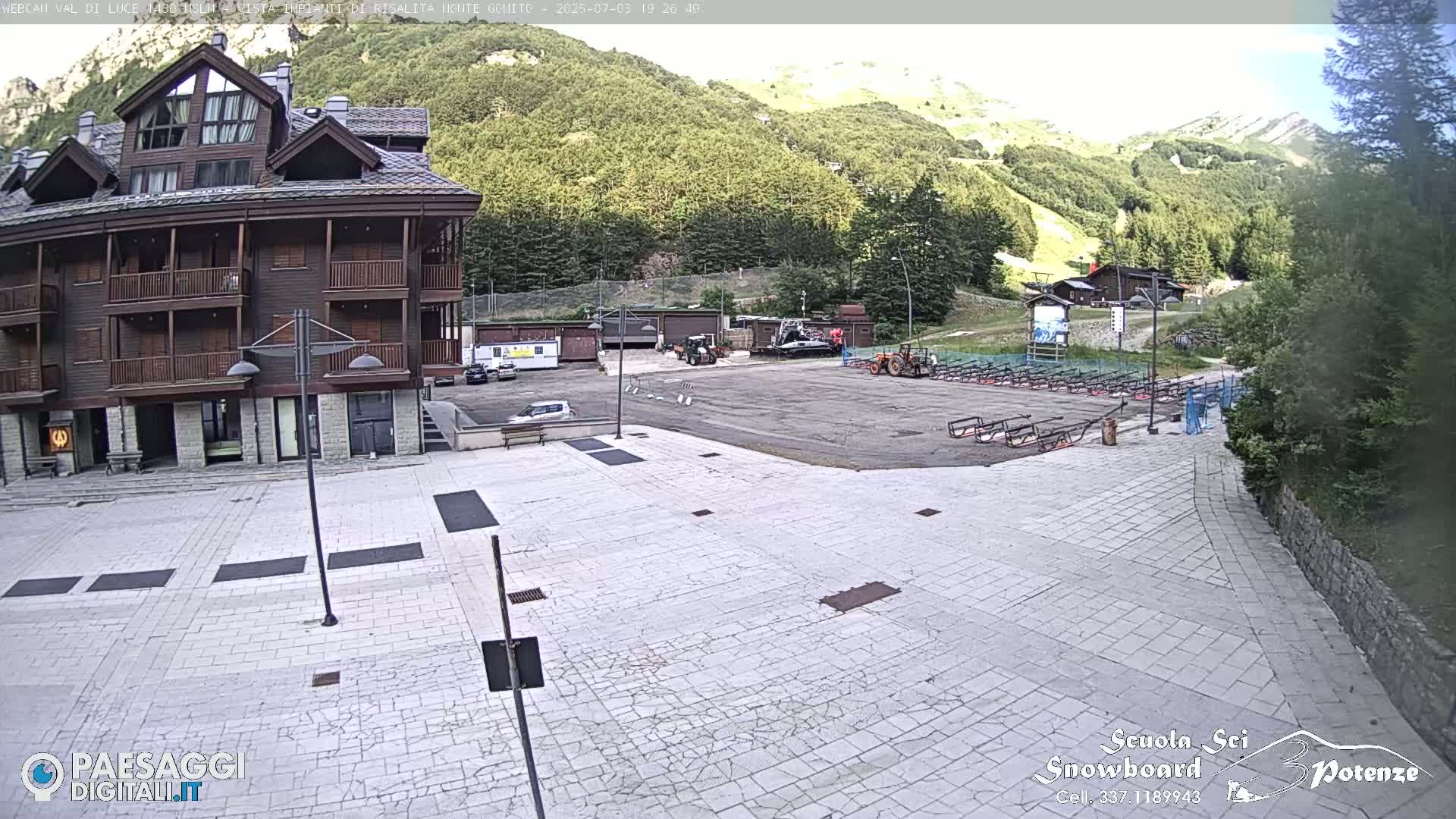  Abetone, Val di Luce Ski Lift Live Cam - Pistoia, Tuscany, Italy