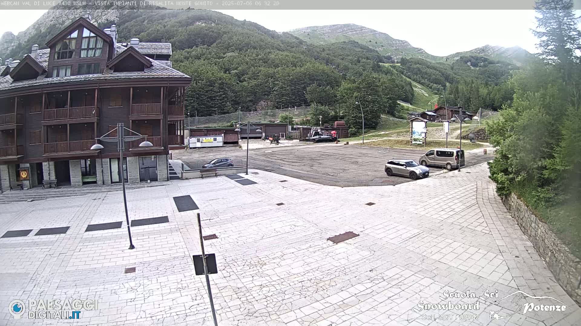  Abetone, Val di Luce Ski Lift Live Cam - Pistoia, Tuscany, Italy