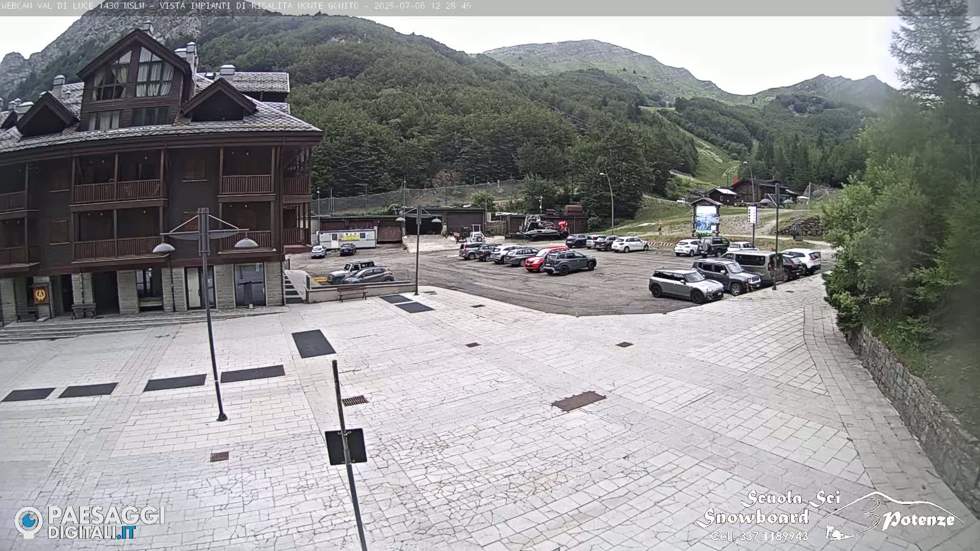  Abetone, Val di Luce Ski Lift Live Cam - Pistoia, Tuscany, Italy