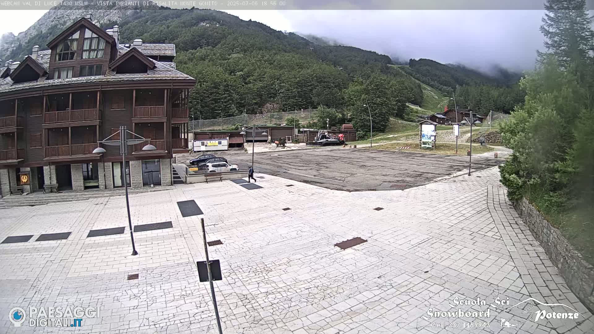  Abetone, Val di Luce Ski Lift Live Cam - Pistoia, Tuscany, Italy
