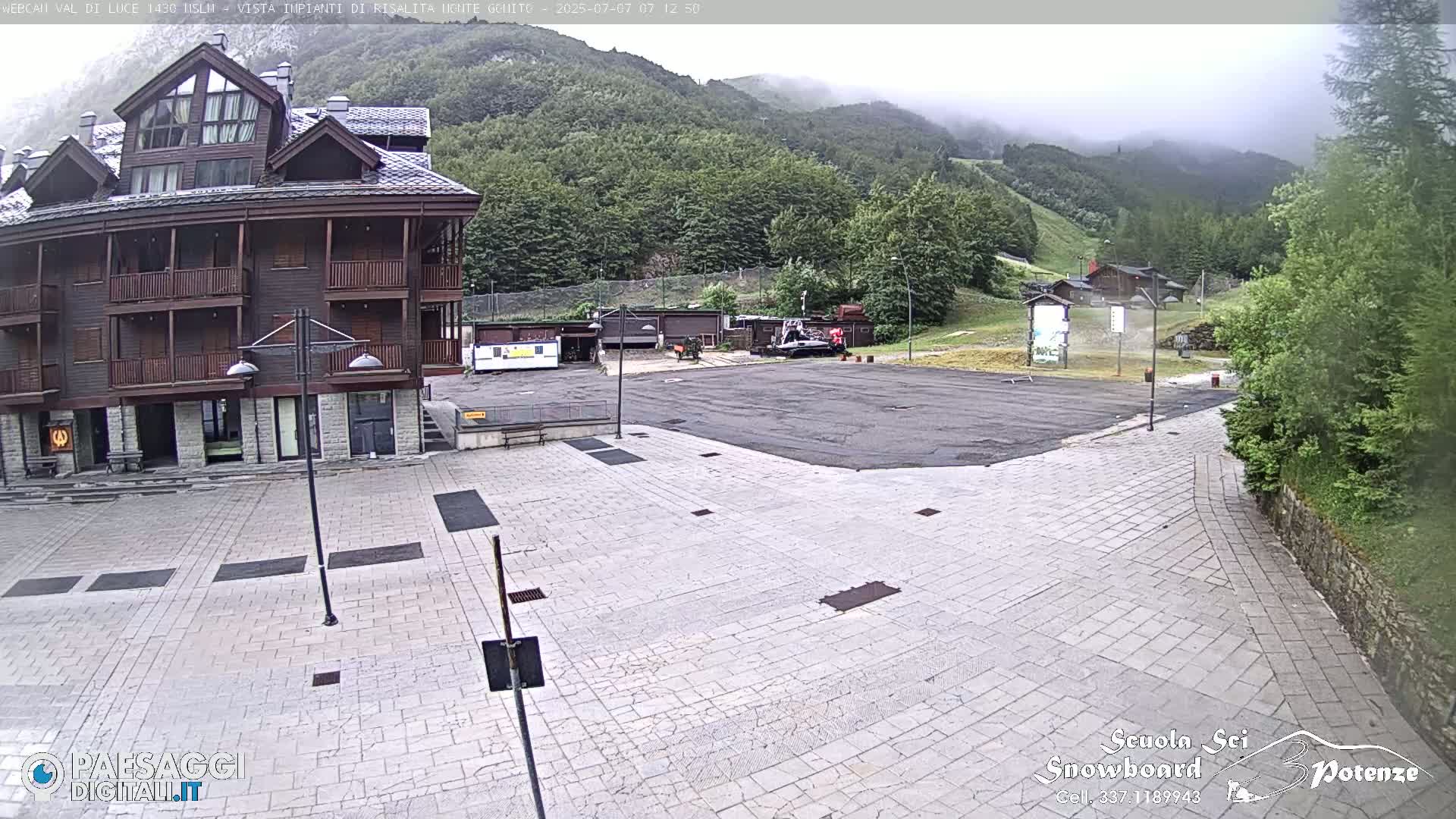  Abetone, Val di Luce Ski Lift Live Cam - Pistoia, Tuscany, Italy