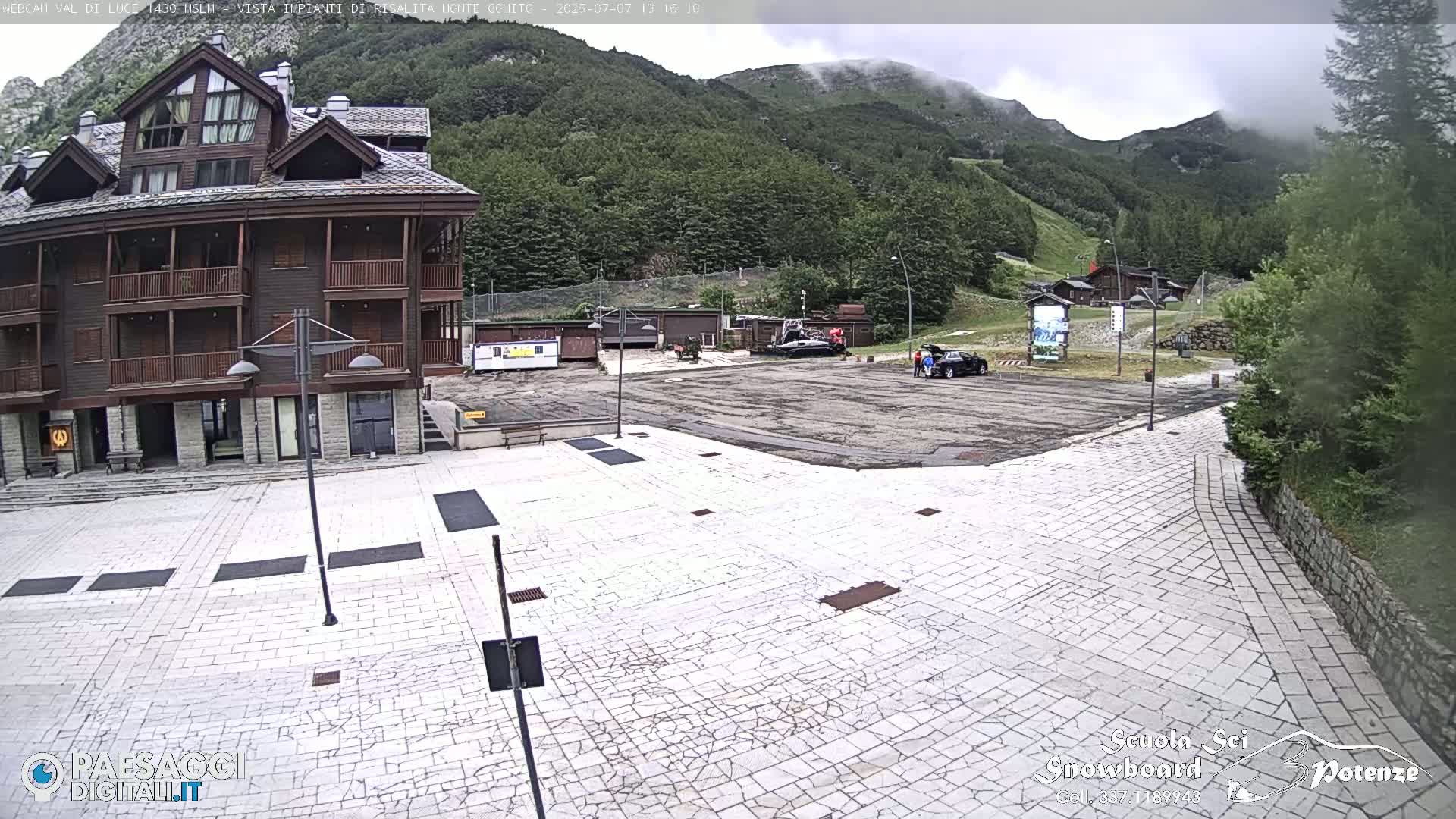  Abetone, Val di Luce Ski Lift Live Cam - Pistoia, Tuscany, Italy