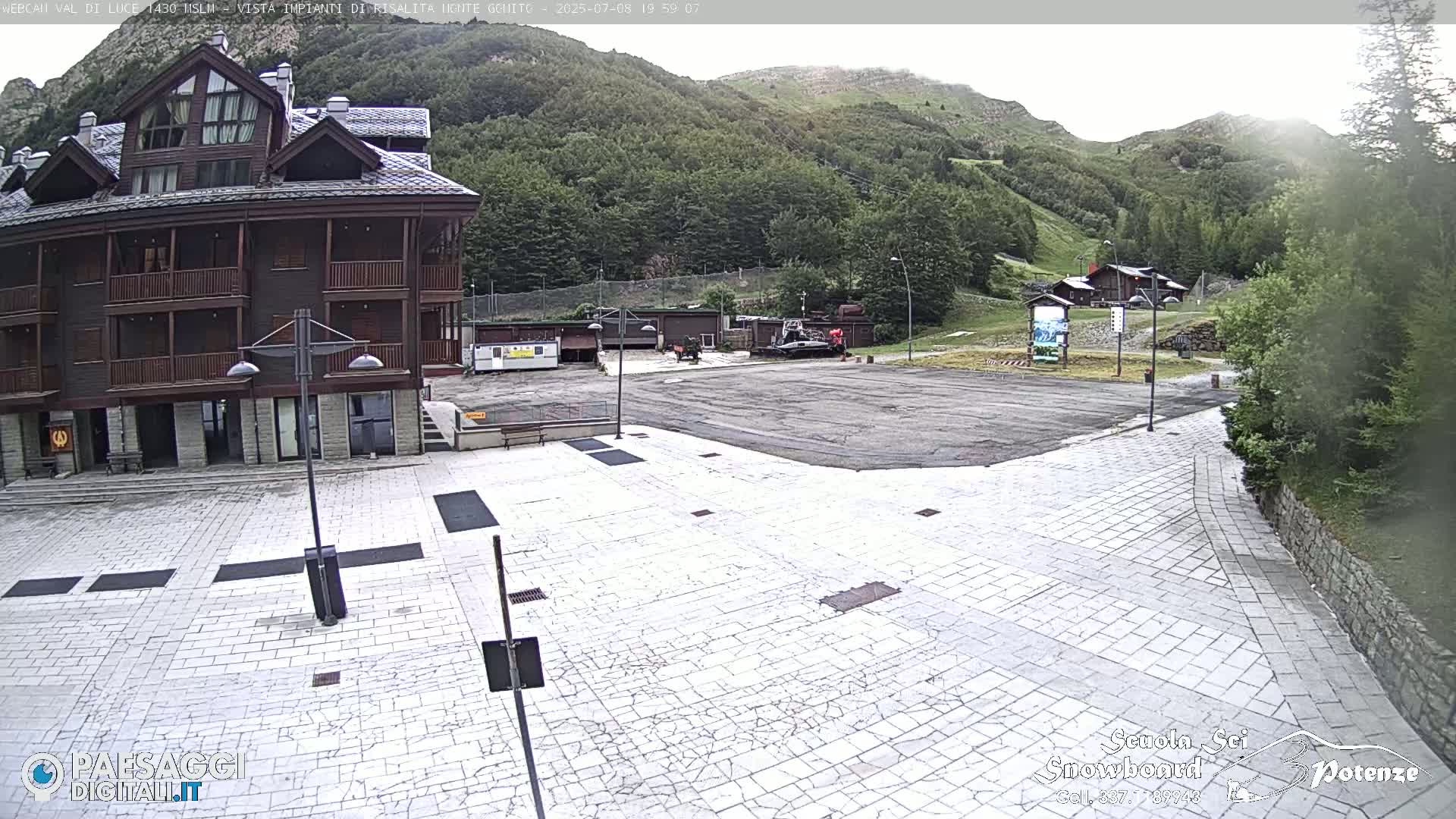  Abetone, Val di Luce Ski Lift Live Cam - Pistoia, Tuscany, Italy