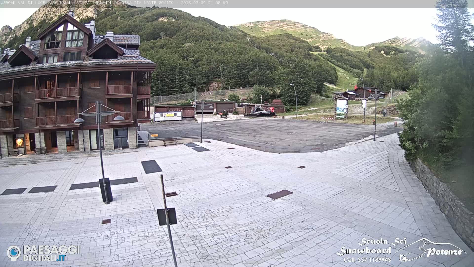  Abetone, Val di Luce Ski Lift Live Cam - Pistoia, Tuscany, Italy
