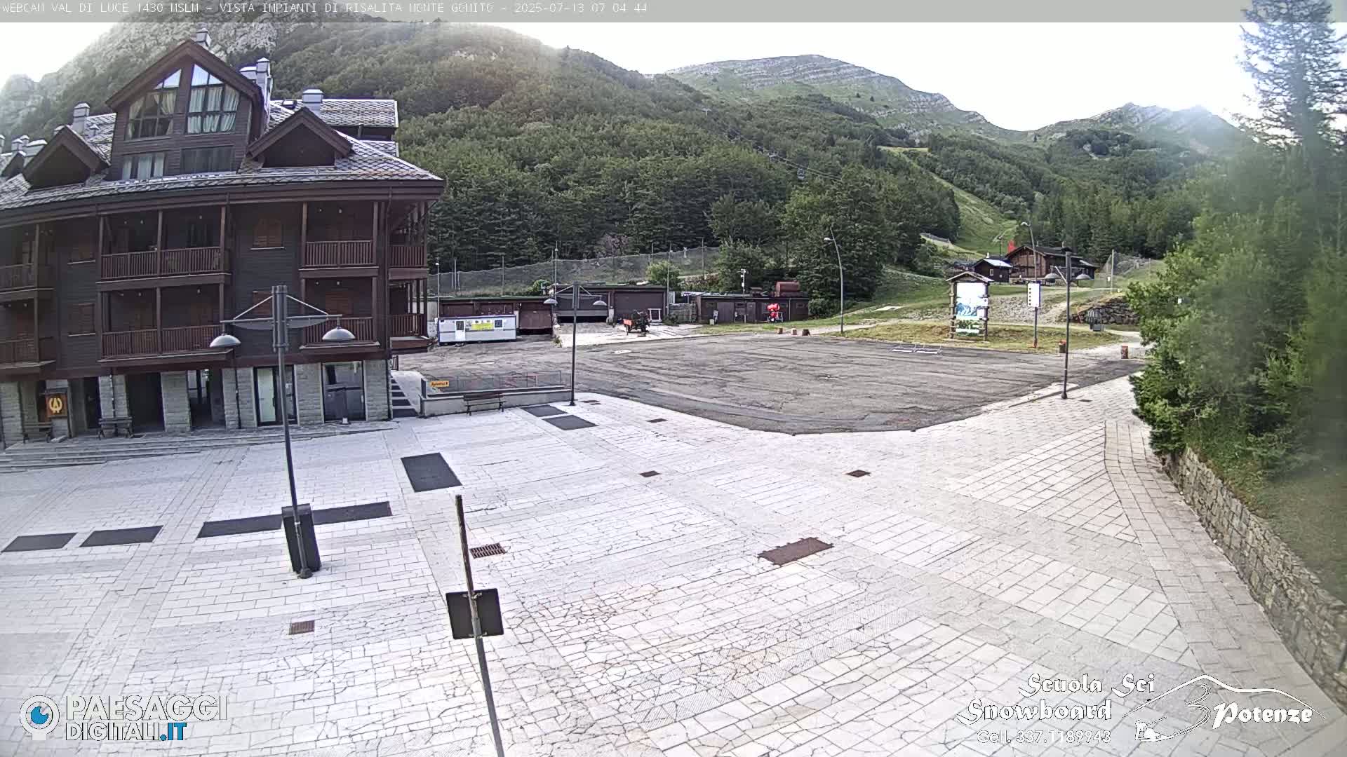 Abetone, Val di Luce Ski Lift Live Cam - Pistoia, Tuscany, Italy