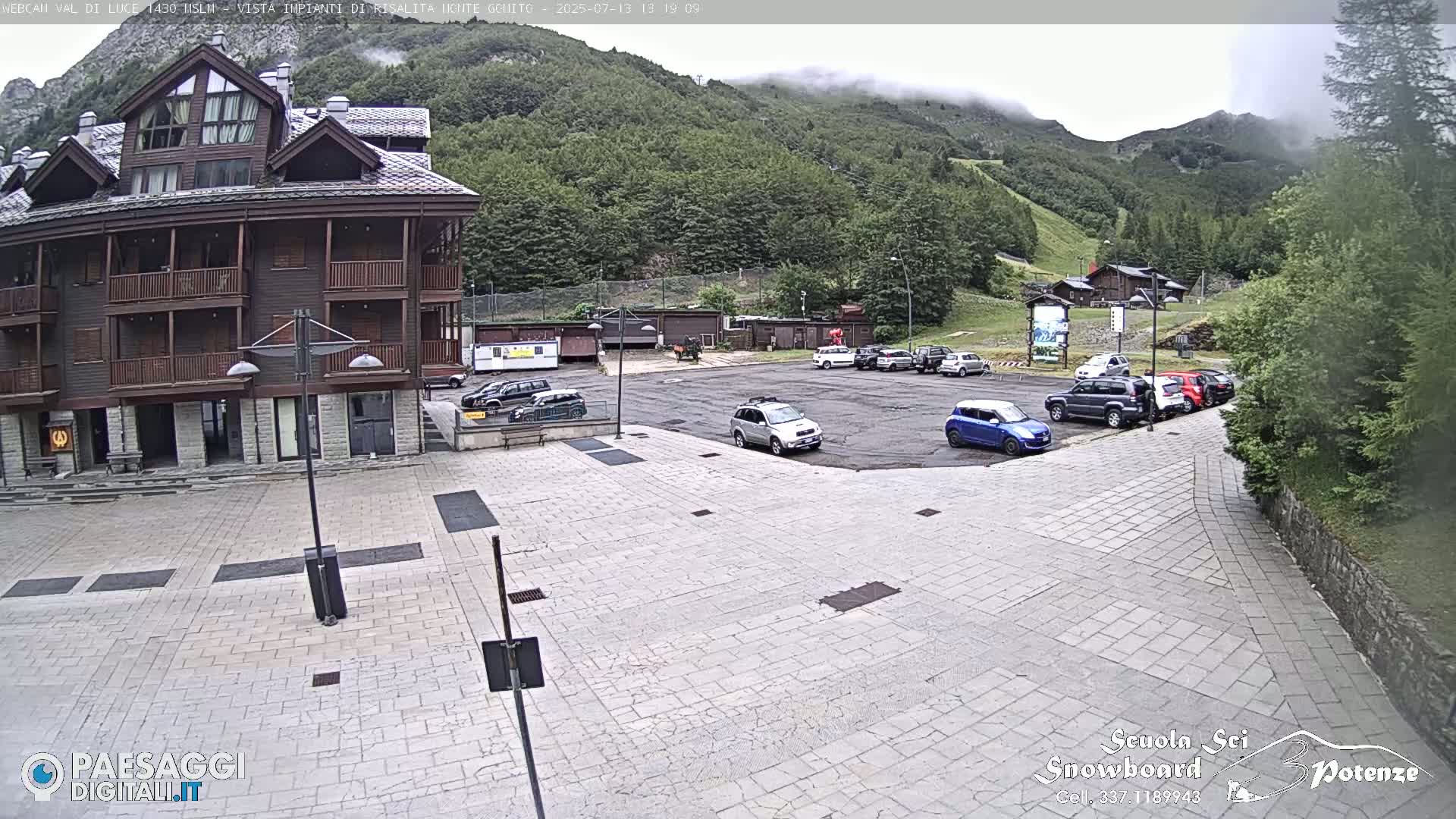  Abetone, Val di Luce Ski Lift Live Cam - Pistoia, Tuscany, Italy