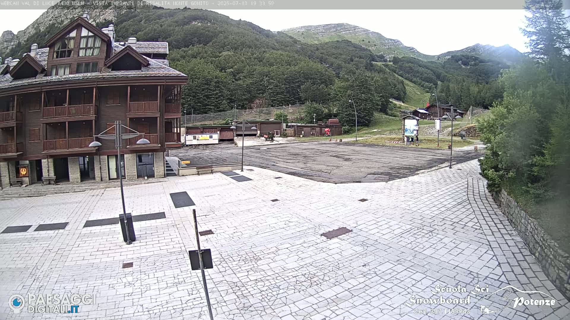  Abetone, Val di Luce Ski Lift Live Cam - Pistoia, Tuscany, Italy