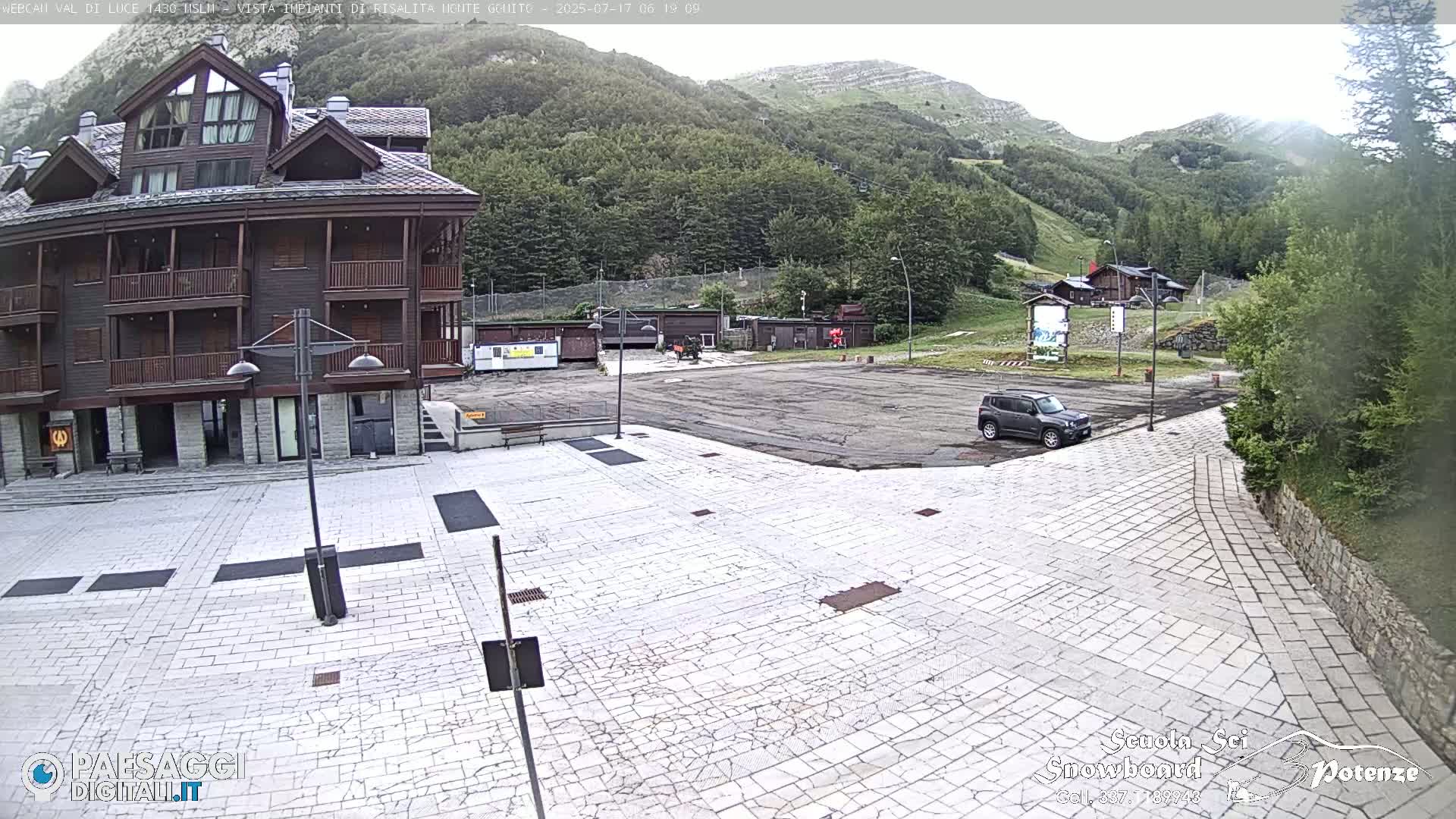  Abetone, Val di Luce Ski Lift Live Cam - Pistoia, Tuscany, Italy